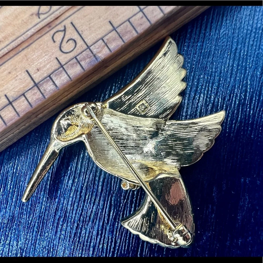 Vintage gold tone hummingbird brooch pin rhinestone eye